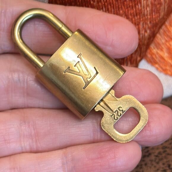 LOUIS VUITTON LOCK & KEY BRASS FULL FUNCTION LV PARIS MADE IN FRANCE EUC 322 - Picture 9 of 13